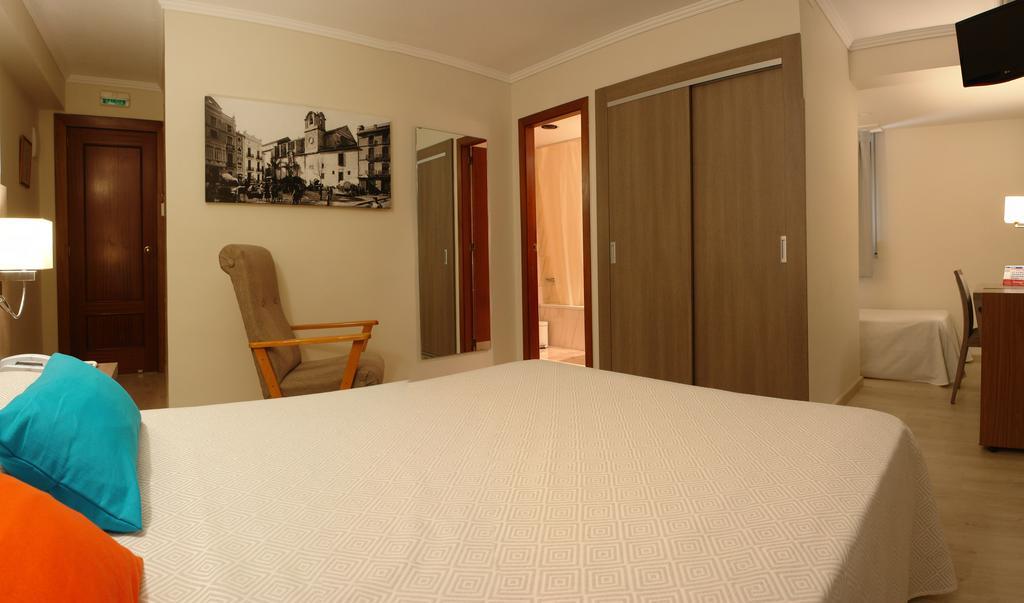 Hotel Avenida Plaza Alzira Zimmer foto